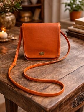 Coach tan Leather crossbody Bag 0547-914